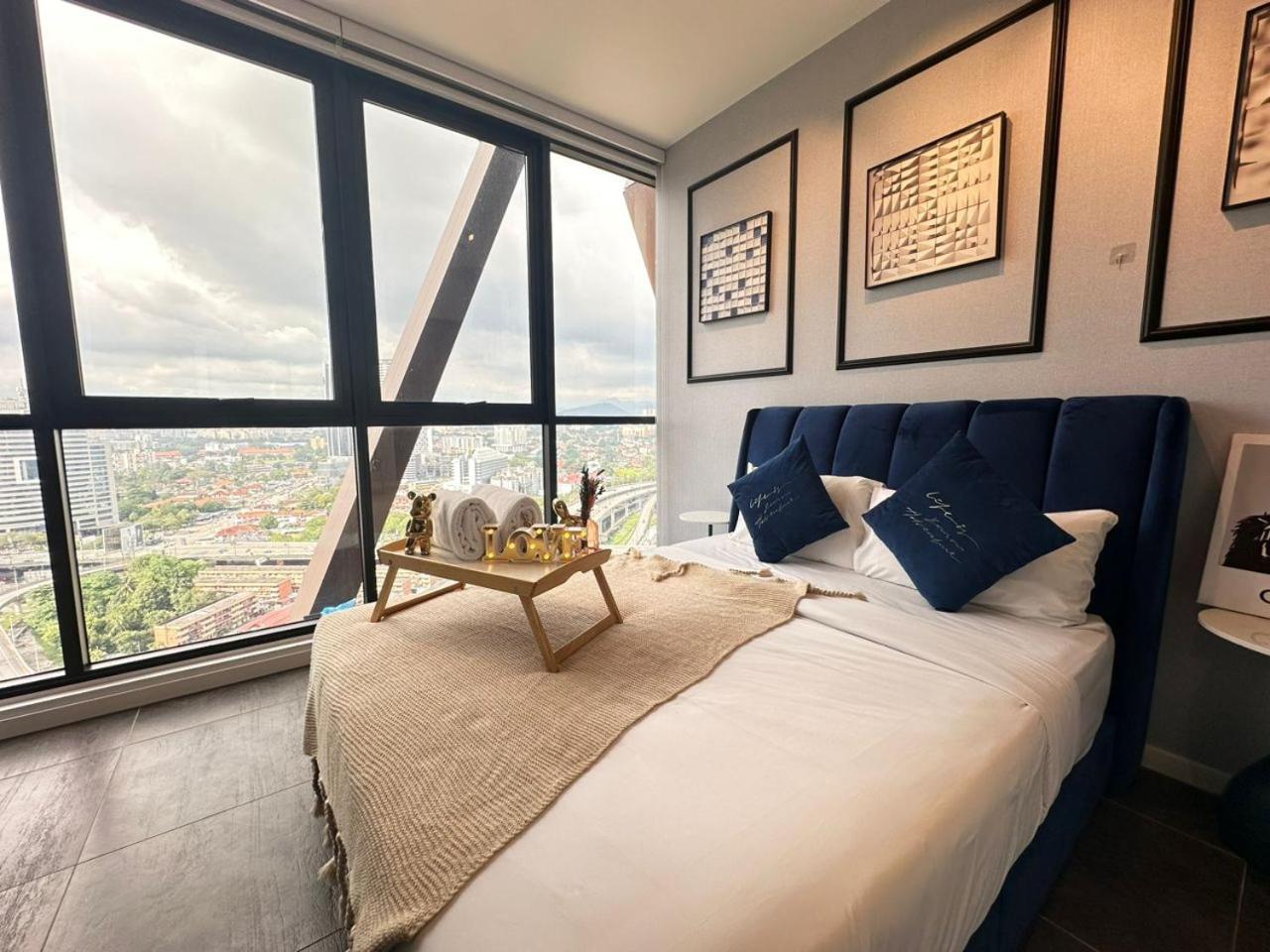 Scarletz Suites Klcc Twin Tower By Purple Orchid Kuala Lumpur Eksteriør billede